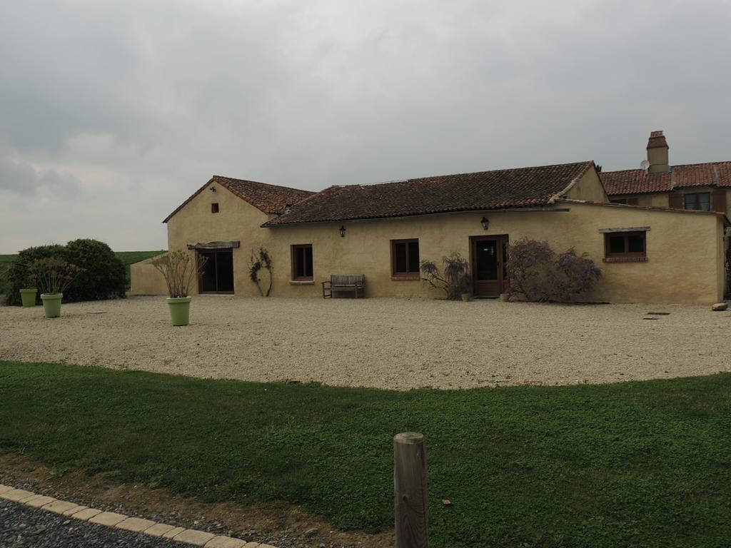 Le Mas D'Anjou Tigné Exterior photo